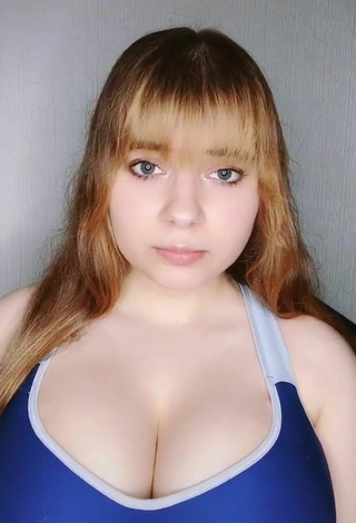 3. Hot Yami Shows Cleavage in Blue Crop Top and Bouncing Boobs
