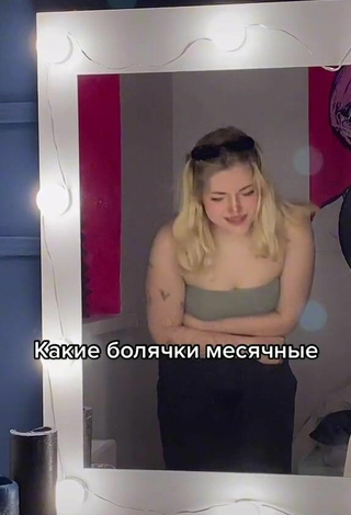 Sexy Veronika Dmitriieva Shows Cleavage in Tube Top