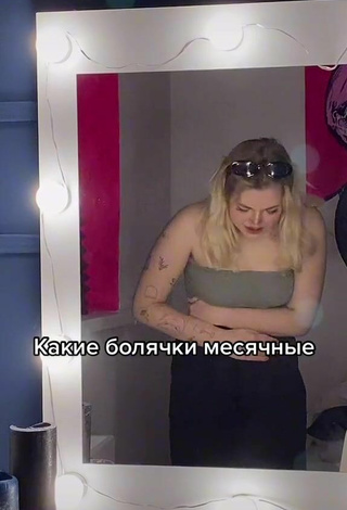 2. Sexy Veronika Dmitriieva Shows Cleavage in Tube Top