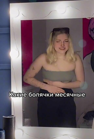 3. Sexy Veronika Dmitriieva Shows Cleavage in Tube Top