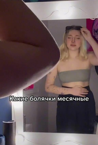 5. Sexy Veronika Dmitriieva Shows Cleavage in Tube Top