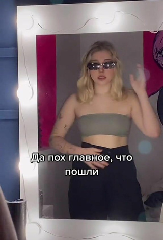 6. Sexy Veronika Dmitriieva Shows Cleavage in Tube Top