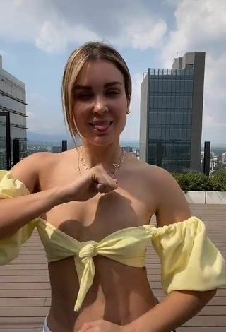 4. Sweetie Verónica Montes Shows Cleavage in Yellow Crop Top