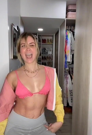 4. Hot Verónica Montes Shows Cleavage in Pink Bikini Top