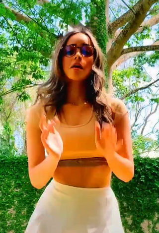 5. Beautiful Alana Lliteras Shows Cleavage in Sexy Yellow Crop Top