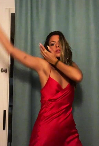 2. Sexy Alba López Shows Cleavage in Red Dress