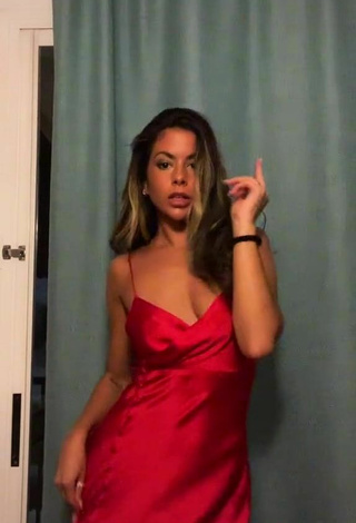 3. Sexy Alba López Shows Cleavage in Red Dress