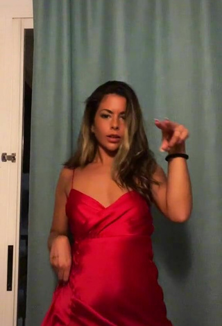 4. Sexy Alba López Shows Cleavage in Red Dress