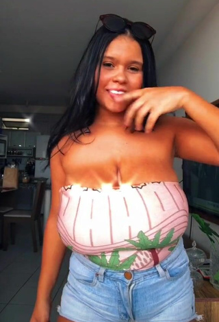 3. Allana Vasconcelos Demonstrates Sweet Cleavage and Bouncing Tits