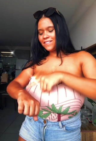 4. Allana Vasconcelos Demonstrates Sweet Cleavage and Bouncing Tits