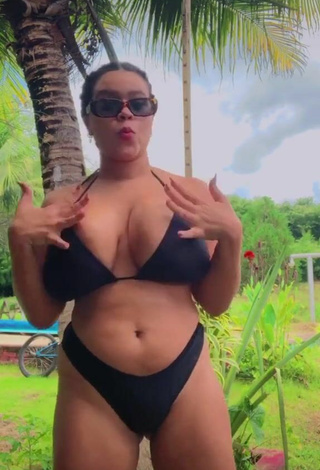 2. Lovely Allana Vasconcelos Shows Cleavage in Black Bikini and Bouncing Boobs