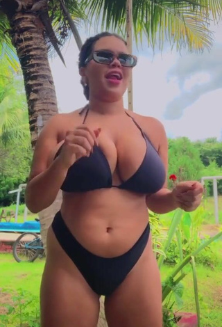 6. Lovely Allana Vasconcelos Shows Cleavage in Black Bikini and Bouncing Boobs