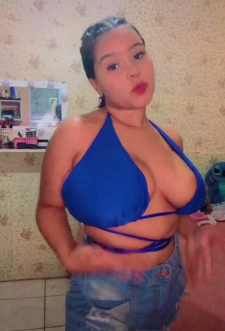 2. Sweetie Allana Vasconcelos Shows Cleavage in Blue Bikini Top