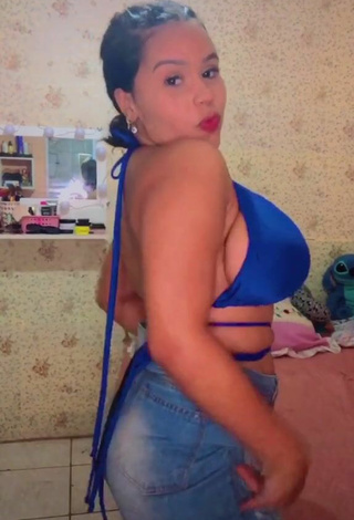 4. Sweetie Allana Vasconcelos Shows Cleavage in Blue Bikini Top