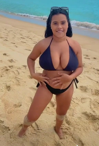 6. Hot Allana Vasconcelos Shows Butt and Bouncing Tits at the Beach