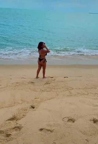 1. Sexy Allana Vasconcelos Shows Butt in the Sea
