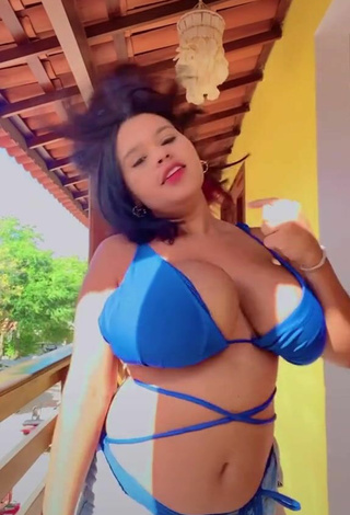 4. Hottie Allana Vasconcelos Shows Cleavage in Blue Bikini and Bouncing Tits