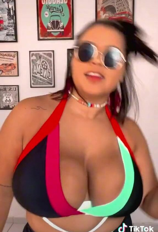 3. Sexy Allana Vasconcelos Shows Cleavage in Bikini Top and Bouncing Tits