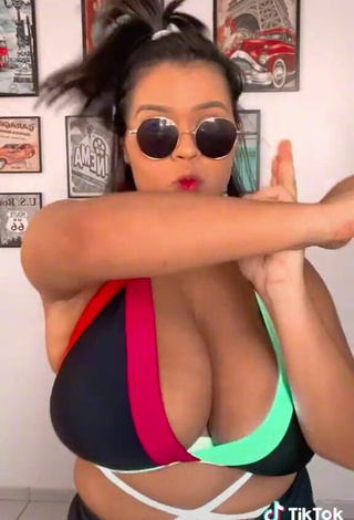 4. Sexy Allana Vasconcelos Shows Cleavage in Bikini Top and Bouncing Tits