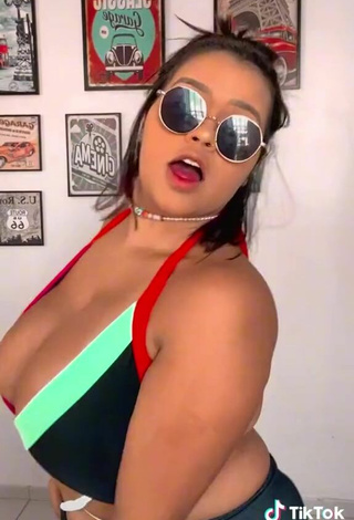 5. Sexy Allana Vasconcelos Shows Cleavage in Bikini Top and Bouncing Tits