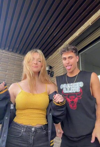 4. Cute Amaia Amunarriz Shows Cleavage in Yellow Crop Top and Bouncing Boobs