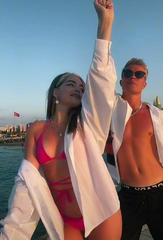 3. Hot Anastasia Ferenchuk Shows Cleavage in Pink Bikini in the Sea