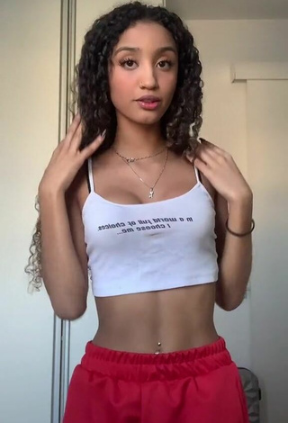 Hot arethecacheada Shows Cleavage in White Crop Top