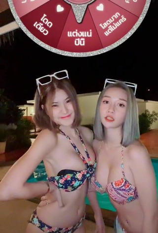 4. Sexy arty095 Shows Cleavage in Bikini at the Pool