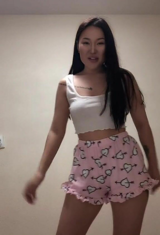 3. Sexy Arzhaana Shows Cleavage in White Crop Top