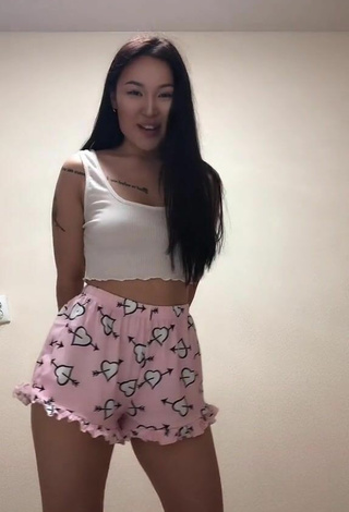 4. Sexy Arzhaana Shows Cleavage in White Crop Top