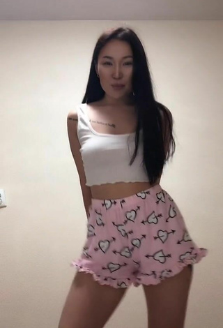 5. Sexy Arzhaana Shows Cleavage in White Crop Top