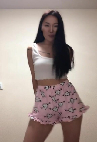 6. Sexy Arzhaana Shows Cleavage in White Crop Top