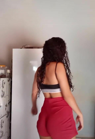 4. Sexy Ayla Vitória Shows Butt
