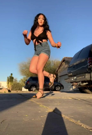 5. Beautiful Brissa Murillo in Sexy Black Crop Top and Bouncing Tits