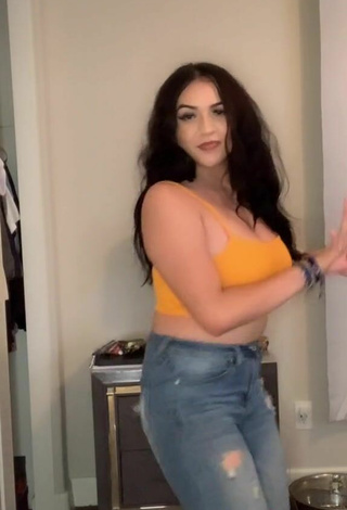 4. Hot Brissa Murillo Shows Cleavage in Yellow Crop Top and Bouncing Tits