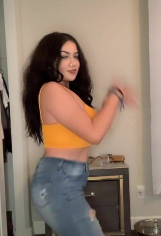 6. Hot Brissa Murillo Shows Cleavage in Yellow Crop Top and Bouncing Tits