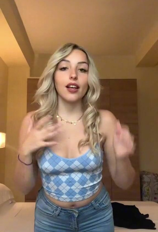 3. Sexy Beatrice Cossu Shows Cleavage in Checkered Crop Top