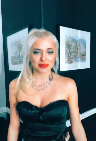5. Sexy Bella Martinez Shows Cleavage in Black Tube Top