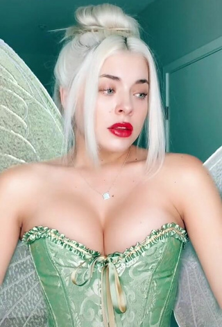 2. Sweetie Bella Martinez Shows Cleavage in Light Green Corset and Bouncing Boobs