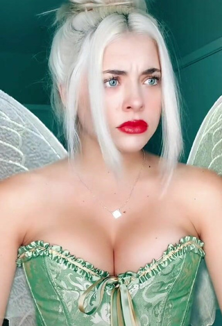 5. Sweetie Bella Martinez Shows Cleavage in Light Green Corset and Bouncing Boobs