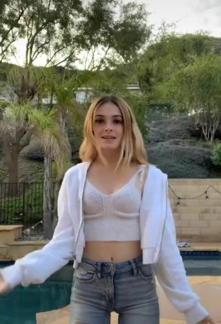 6. Lovely Cailee Kennedy Shows Cleavage in White Crop Top and Bouncing Tits