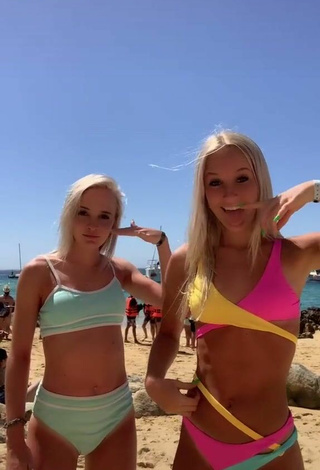 Sexy calysta.belle Shows Cleavage in Bikini at the Beach
