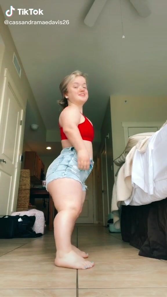 Beautiful Cassandra Mae Davis Shows Cleavage in Sexy Red Crop Top | sexyfilter.com