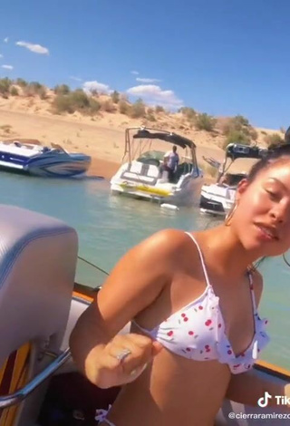 6. Sexy Cierra Ramirez Shows Cleavage in Bikini