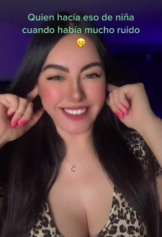 Sexy Diana Jurado Shows Cleavage