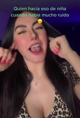 2. Sexy Diana Jurado Shows Cleavage