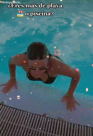 6. Sexy Diosa Rocío in Black Bikini at the Swimming Pool