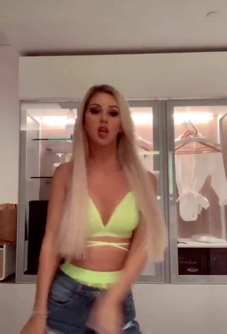 2. Cute Brooklyn Elliott Shows Cleavage in Light Green Bikini Top and Bouncing Tits