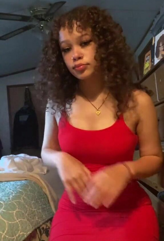 2. Sexy Yonna Jay Shows Cleavage in Red Dress