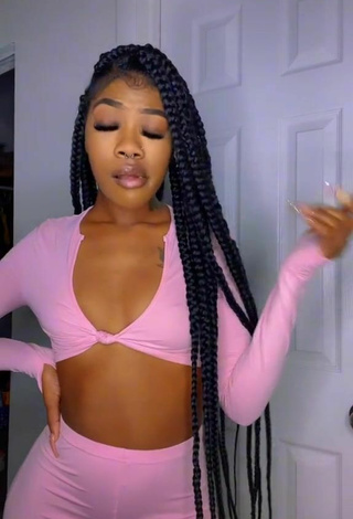 5. Sexy Essieebaee Shows Cleavage in Pink Crop Top